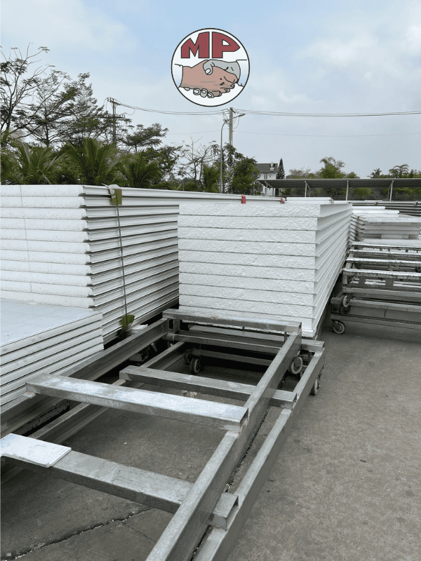 Sân chứa panel eps chống cháy